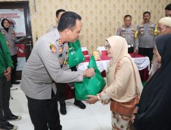 Bersama Baznas dan Mahasiswa, Kapolres Cirebon Kota Gelar Jum’at Curhat di Mapolres