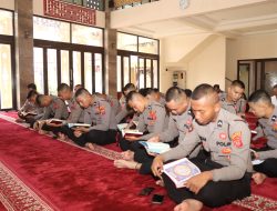 Tingkatkan Imtak Personil Selama Bulan Ramadhan, Polres Cirebon Kota Belajar Ngaji Bersama