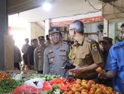 Bersama Forkopimda, Kapolres Cirebon Kota Tinjau Harga Kebutuhan Bahan Pokok di Pasar Jagasatru