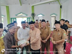 Pj Bupati Ir. Mulyadi Irsan, M. T Serahkan Dana Hibah Pembangunan Masjid dan Mushala.