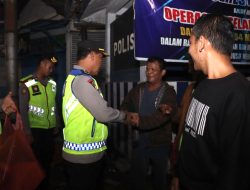 Patroli Sahur, Cara Polresta Cirebon Jaga Kamtibmas Sambil Bangunkan Warga