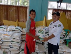 Kepala Pekon Fajar Baru Distribusikan Bantuan Beras Hadapi El Nino