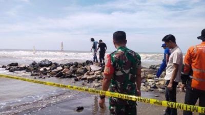 Tragis!! 4 Orang Tenggelam di Pantai Cemara Indah Balongan