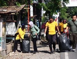 Peringati Hari Bhayangkara ke-78, Kapolresta Bersama Forkopimda Kabupaten Cirebon Gelar Olahraga Bersama dan Aksi Pungut Sampah