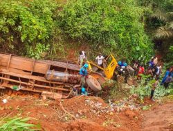 Aksi Heroik Personel Sat-Gas Kizi TNI Konga XXXVII-J Minusca Car Evakuasi Truk  Terguling Kedalam Jurang 8 Meter