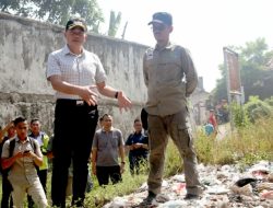 Pj Bupati Cirebon Gerak Cepat Lakukan Penanganan Sampah Liar di Sungai Jamblang