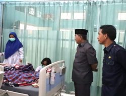 Bupati Tanjab Barat kunjungi RSUD Daud Arif Kuala Tungkal berikan Doa dan Semangat kepada Pasien yang Dirawat