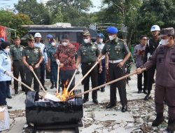 Pangdam Tanjung-Pura Bersama Orjen TNI Musnahkan Barang Bukti Sabu 21,028 Kg Di Otmil II-06 Pontianak