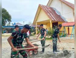 Personel Satgas Yonif 122/TS Perbaiki Bangunan Gereja Di Distrik Mannem Papua