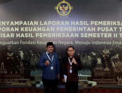 Bersama Ketua DPRD, Bupati Tanjab Barat hadiri Penyerahan LHP LKPP 2023