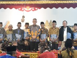 Adi Erlansyah Hadiri Wayang Kulit dalam Rangka Bersih Desa Sekaligus Peringatan Tahun Baru 1446 Hijriah