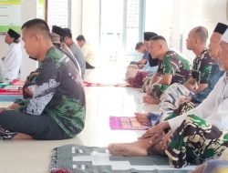 Anggota Satgas TMMD ke 121 Kodim 0620/Kab Cirebon, Taat Beribadah