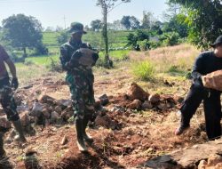 TNI-POLRI  Bersama Warga Berkumpul  Disesa Kubang  Cirebon,Ada Apa?