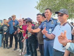 Penanaman 10.000 Mangruve di pantai Kejawanan kota Cirebon ,jabar