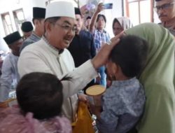 Safari Jumat di Masjid Hidayatul Muttaqin Desa Parit Sidang, Bupati Drs H Anwar Sadat santuni Anak Yatim dan Dhuafa 