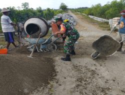 Hadir Di Tengah Masyarakat, Sertu Nurkayadi Turut Bangun Saluran Irigasi