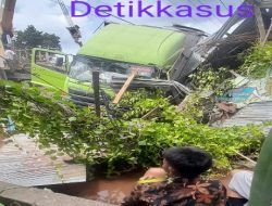 Sebuah Mobil Truk Boks Menabrak Rumah Warga Parit Arman