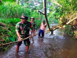 Aksi Positif Babinsa Dan Warga Gaprang, Motori Persatuan Dan Kesatuan Dalam Bentuk Pembersihan Saluran Air