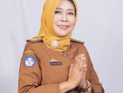 Kepala SMAN 4 Kotabumi Lampung Utara Ratna Dewi Mengucapkan Dirgahayu Kemerdekaan RI ke-79