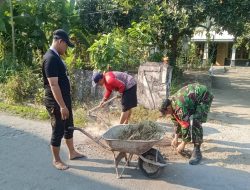 Percantik Lingkungan, Serda Adi Saroso Dan Warga Desa Bakung Laksanakan Kerja Bakti Bersama