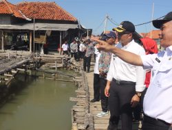 Pemkab Cirebon Apresiasiasi Aksi Bebersih Pantai Baro Gebang