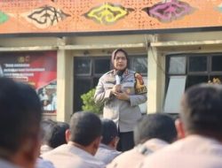 Kapolresta Cirebon berikan arahan kepada Bhabinkamtibmas