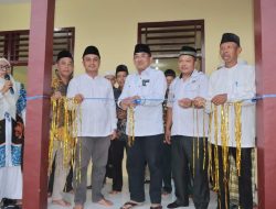 Dua Anggota DPRD Tanjabbar dampingi Bupati resmikan Gedung SDN 29 Makmur Jaya