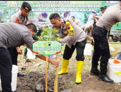 Semangat Hari Pahlawan, Polda Jateng Tanam Ratusan Pohon dan Tebar Ribuan Benih Ikan Wujudkan Swasembada Pangan di Kabupaten Semarang