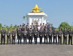 Peringati Hari Pahlawan Pemkab Tanjabbar laksanakan Ziarah dan Tabur Bunga