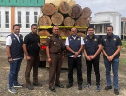 Penyidik Polda Aceh Serahkan Dua Tersangka Illegal Logging Ke Jaksa