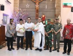 Pastikan Perayaan Natal Berjalan Aman dan Damai, Pj Bupati Cirebon Monitoring Gereja