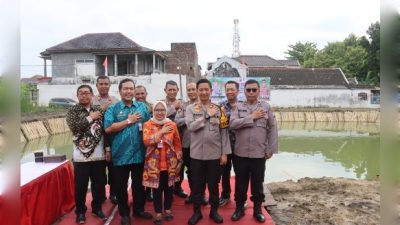 Dukung program Ketahanan Pangan Polres Bojonegoro bersama pemkab dan Kodim 0813 Tebar Benih Ikan di kolam polres