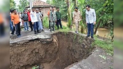 Pj Bupati Cirebon tinjau Ruas Jalan Sidamulya-Munjul yang Terputus