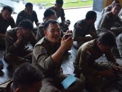 Momen Haru Keluarga Personel Ops Damai Cartenz-2025 Beri Dukungan Lewat Udara