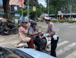 Personel Polri Yang Terlibat Operasi Keselamatan Seulawah 2025 Gelar Penyuluhan Dan Bagi Brosur