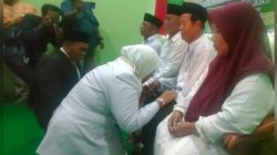 Setelah Pelantikan Wabup Terpilih Ulfah Langsung Sungkem Kepada Orang Tuanya