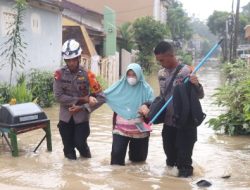 Brimob, Sebar Ratusan Anggota Ke Titik Banjir Jabodetabek, Evakuasi Anak-Lansia