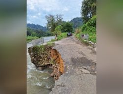 Jalan poros Kampung 3 Desa Belandang, Kecamatan Ulu Ogan Longsor