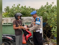 Sebanyak 300 Paket Takjil, Dibagikan Personel Bid-Propam Polda Aceh, Untuk Masyarakat