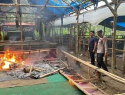 Markas Judi Sabung Ayam di Sumbernanas Kecamatan Gedangan, Malang di bakar Polisi