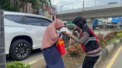 Wujud Kepedulian Polri, Dit-Samapta Polda Aceh Bagi Sembako Kepada Masyarakat