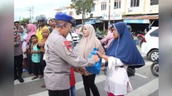 Dirpolairud Polda Aceh, Turun Langsung Bagikan Takjil Untuk Masyarakat