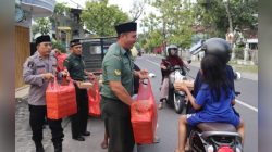 Sinergi bersama, TNI-Polri di Bojonegoro berbagi Takjil untuk Masyarakat