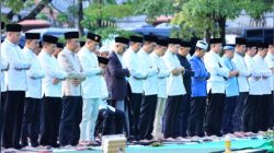 Waka Polri Dan PJU Polri Laksanakan Sholat Ied Di Lapangan Bhayangkara