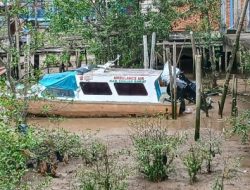 Kondisi Speed Boat Ambulance air dinas kesehatan kotor dan berlumpur.!!!