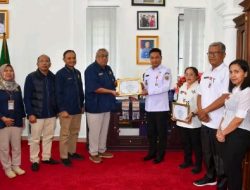 Bupati Humbahas Terima Penghargaan Dari KPPN Balige Atas LKT TW 1. 2025