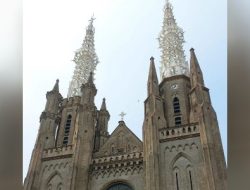 Polisi, Amankan Ibadah Paskah Di Gereja Katedral Jakarta.