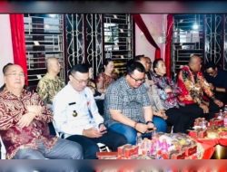 Acara Tasyakuran Awal tahun barudi di rumah Keluarga Alm. Fatiaro Daeli (Ama Vandel Jaya Daeli)