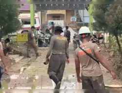 Polri Dampingi Pemulihan SDN 1 Tualang Cut Pasca Banjir, Sekolah Siap Sambut Siswa 5 Januari 2026.